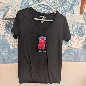 Ninja Logo Black V‑Neck Tee M Red & Blue Graphic Gamer Streamer Gaming Casual